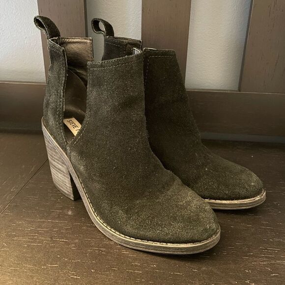 Steve Madden Sharini Black Suede Leather Block Heel Booties Women’s Size 7.5 - Picture 1 of 8